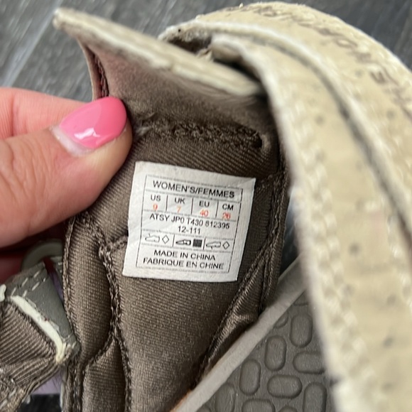 Women’s North Face sandals - Picture 8 of 8